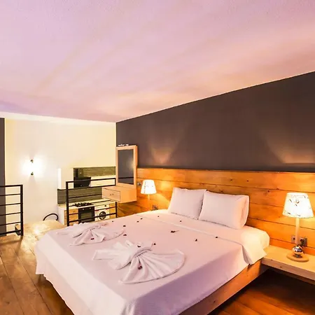 Gece Isolated Honeymoon Heated Pool Villa